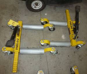 lot 22 image: Set of TWO Daytona car wheel liftsdolly 1300 lb each