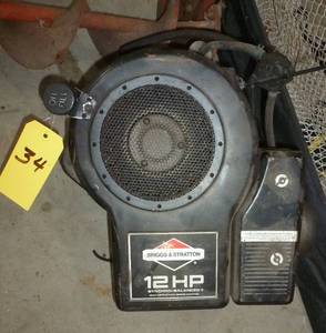 lot 34 image: 12hp vertical shaft Briggs engine