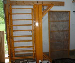 lot 46 image: Like new scaffolding- 4 beams, 2 decks, 2 uprights