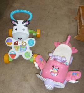 lot 58 image: Ride on Minnie Mouse airplane that talks and lights up, propellor whirls around, and a push musical zebra