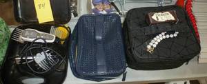 lot 84 image: Wahl Dog trimmer and 2 expanding cosmetic bags