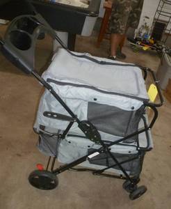 lot 91 image: Double decker Dogcat  stroller