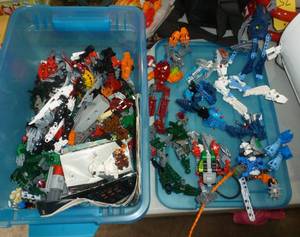 lot 99 image: Large group of lego toys