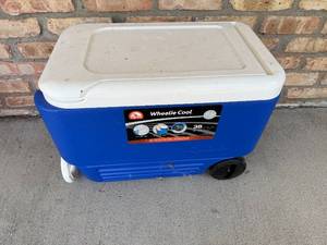 lot 13 image: Used Igloo Wheelie Cool 38 qt Cooler with Wheels