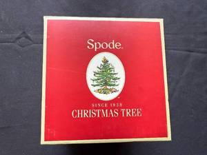lot 21 image: Spode Christmas Tree Pedestal Goblets Set of 4 - 16 oz