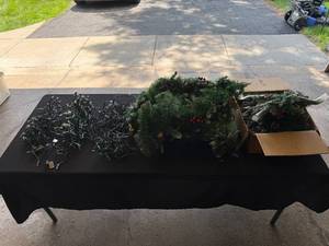 lot 32 image: Christmas Decor Set Artificial Garland and String Lights