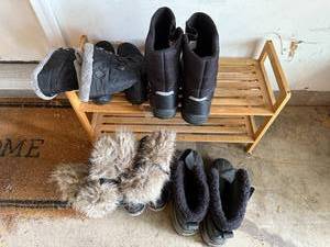lot 47 image: Collection of Winter Boots for Men and Women