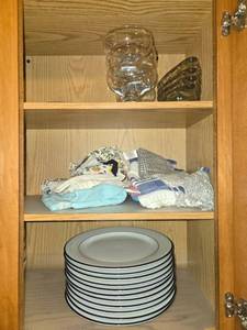 lot 58 image: Crate & Barrel SPAL Porcelain Dinner Plates and Glass Dessert Dishes