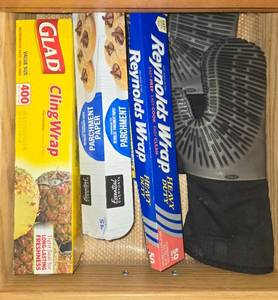 lot 62 image: Kitchen Essentials Bundle Cling Wrap, Parchment, Foil, Mitts & Mats - content quantities unverified