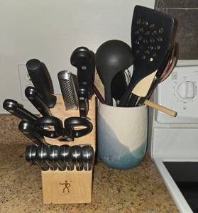 lot 64 image: Kitchen Knife and Utensil Set with Holder