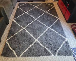 lot 118 image: Safavieh Hudson Shag Area Rug - Dark GreyIvory, 75 x 110