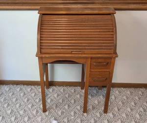 lot 129 image: Vintage Roll-Top Wooden Desk with Drawers
