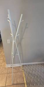 lot 130 image: Modern White Metal Coat Rack