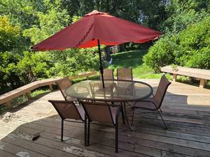 lot 135 image: Outdoor Patio Set with Glass Table and Chairs