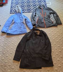 lot 136 image: Set of 3 Jackets Columbia Sportswear & Gerry with Faux Fur Trim - Rug Not Inc