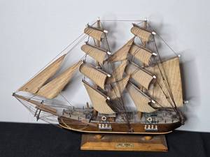 lot 141 image: Handcrafted 19th Century Style Bric-Barca Model Ship