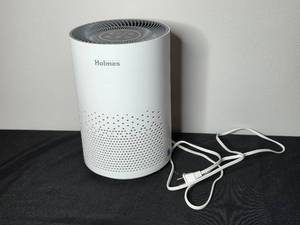 lot 143 image: Holmes HAPF360W Air Purifier with Adjustable Settings
