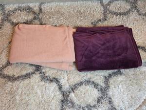 lot 156 image: Set of Two Soft Blankets - Knit and Fleece, Twin Size