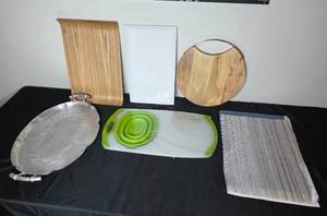 lot 172 image: Collection of Various Kitchen Serving Trays and Place Mats