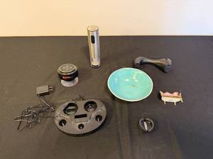 lot 188 image: Assorted Electronics and Decorative Items Bundle Inc Blue Tooth Speaker