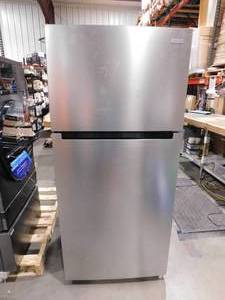 lot 110 image: Vissani 18 cu. ft. Top Freezer Refrigerator in Stainless Steel Look