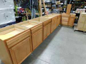 lot 115 image: (8) Kitchen Cabinet Lot in Medium Oak