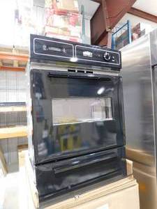 lot 190 image: Summit Appliance 24 in. Single Gas Wall Oven in Black