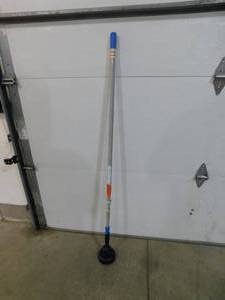 lot 101 image: Ettore Bulb Changer with Pole