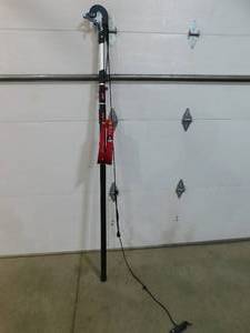 lot 104 image: Husky 2-Piece Garden Tool Set Tree Pruner
