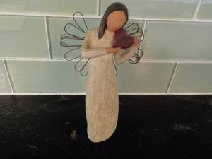 lot 2 image: Willow Tree Angel of the Heart Figu...