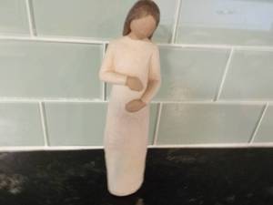 lot 4 image: Willow Tree Cherish Figurine 8 tal...