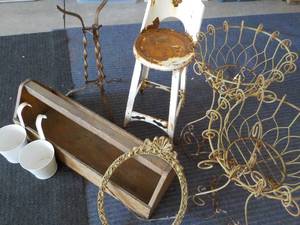 lot 25 image: Outdoor Dcor...