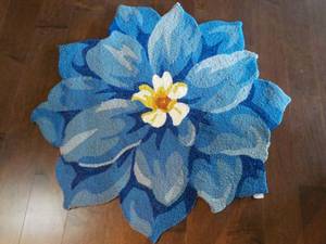 lot 42 image: Plow and Hearth Blue Hydrangea Shap...