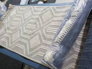 lot 46 image: 2 Off the Loom 20 x 7 ft Runners...