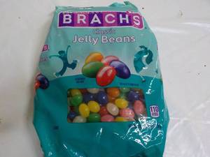 lot 124 image: 54 oz Jelly Beans...
