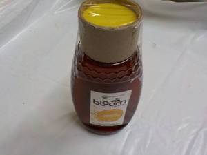 lot 136 image: Bloom 32 oz Pure Raw Honey ...