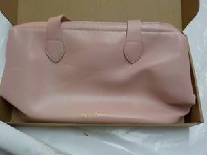 lot 207 image: Easy Travel Bag...