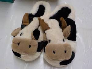 lot 211 image: Cow Cotton Womens Slippers size 6...