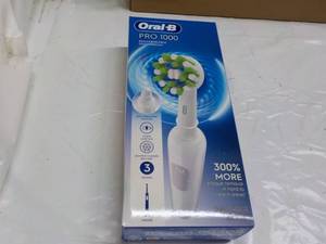 lot 223 image: Oral B Pro 1000 Rechargeable Toothb...