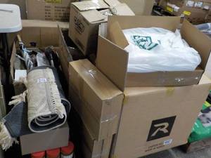 lot 261 image: Pallet of Unclaimed from previous a...