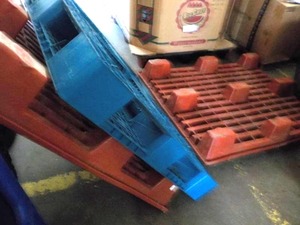 lot 263 image: 4 Heavy Duty Plastic Pallets...