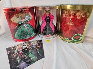 lot 279 image: 3 SPECIAL EDITION HOLIDAY BARBIES