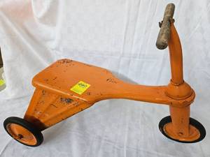lot 260 image: 1930s SCOOT MOBILE