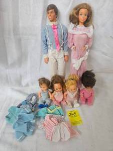 lot 264 image: BARBIE HEART FAMILY