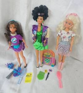 lot 269 image: BARBIE TRIO