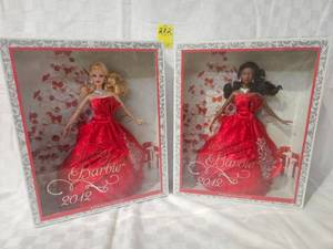 lot 282 image: HOLIDAY BARBIE 2012 BLACK & WHITE SET