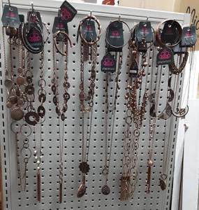 lot 45 image: 30 Assorted NEW Jewelry