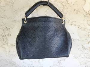 lot 2 image: Black Handbag With Shoulder Strap