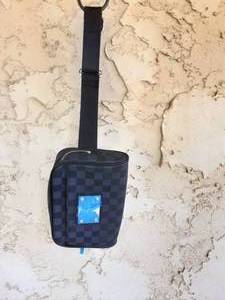 lot 4 image: Black Sling Bum Bag