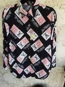 lot 7 image: Ladies Blouse LXL (no size tag)